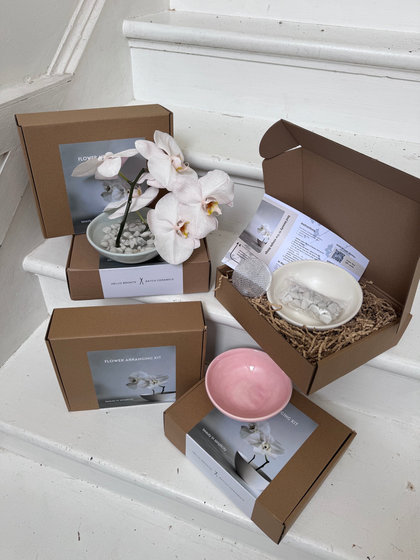 Flower Arranging Kit & Blooms